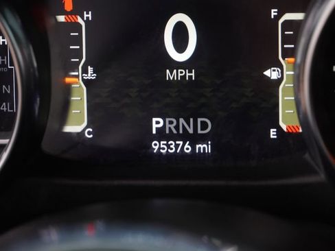 Used 2022 Jeep Wrangler Unlimited Sahara w/ Cold Weather Group AWD/4WD image 32