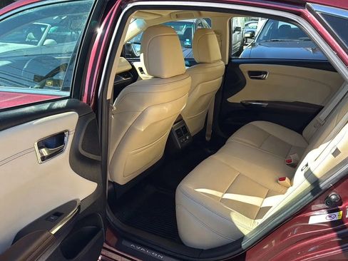 Used 2018 Toyota Avalon Limited image 26