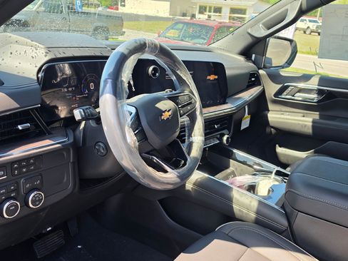 New 2026 Chevrolet Suburban Premier AWD/4WD image 7