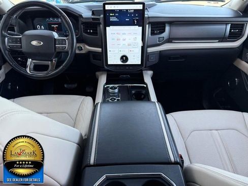 Used 2022 Ford Expedition Platinum image 19