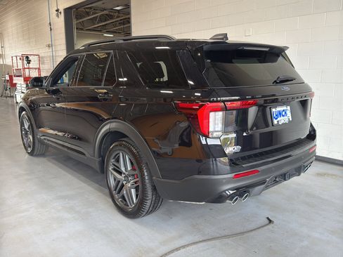 Used 2025 Ford Explorer ST AWD/4WD image 3