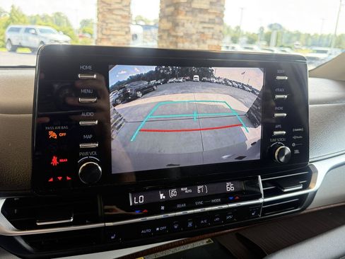 Used 2022 Toyota Sienna XLE w/ XLE Plus Package FWD image 12