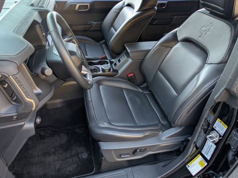 Used 2025 Ford Bronco Badlands image 16