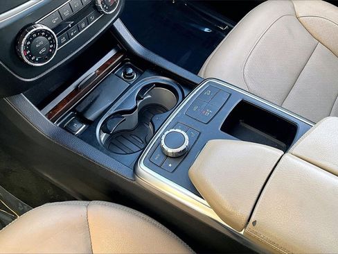 Used 2016 Mercedes-Benz GL 550 4MATIC image 18