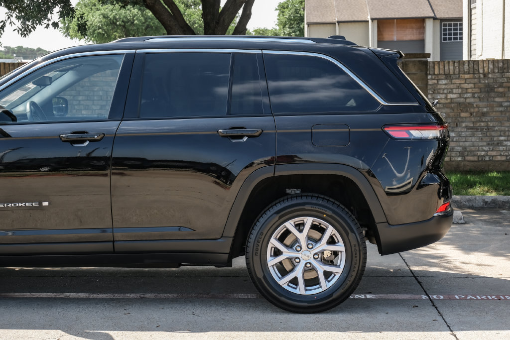 Used 2022 Jeep Grand Cherokee Limited AWD/4WD image 23