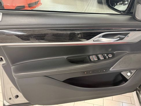 Used 2021 BMW 750i xDrive w/ Executive Package image 35