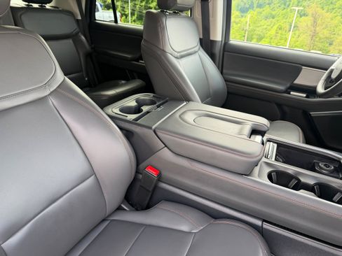 Certified 2025 Ford Expedition Active AWD/4WD image 25