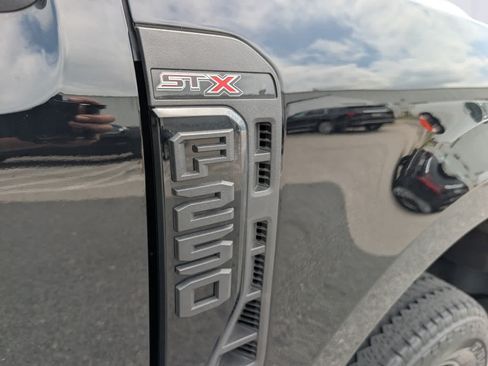 Used 2023 Ford F250 XL w/ STX Appearance Package AWD/4WD image 10