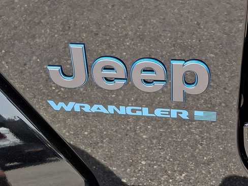 Used 2025 Jeep Wrangler Unlimited Sahara w/ Safety Group AWD/4WD image 30