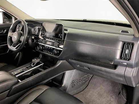 Used 2023 Nissan Pathfinder SL w/ Lighting Package (N92) image 26