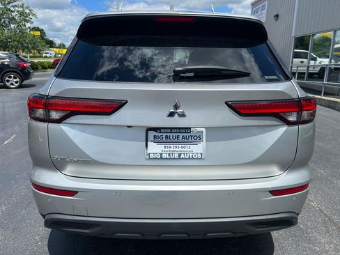 Used 2022 Mitsubishi Outlander ES AWD/4WD image 4