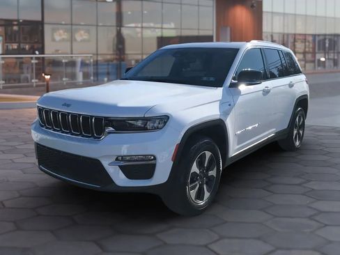 Used 2023 Jeep Grand Cherokee Sport Utility 4D image 6