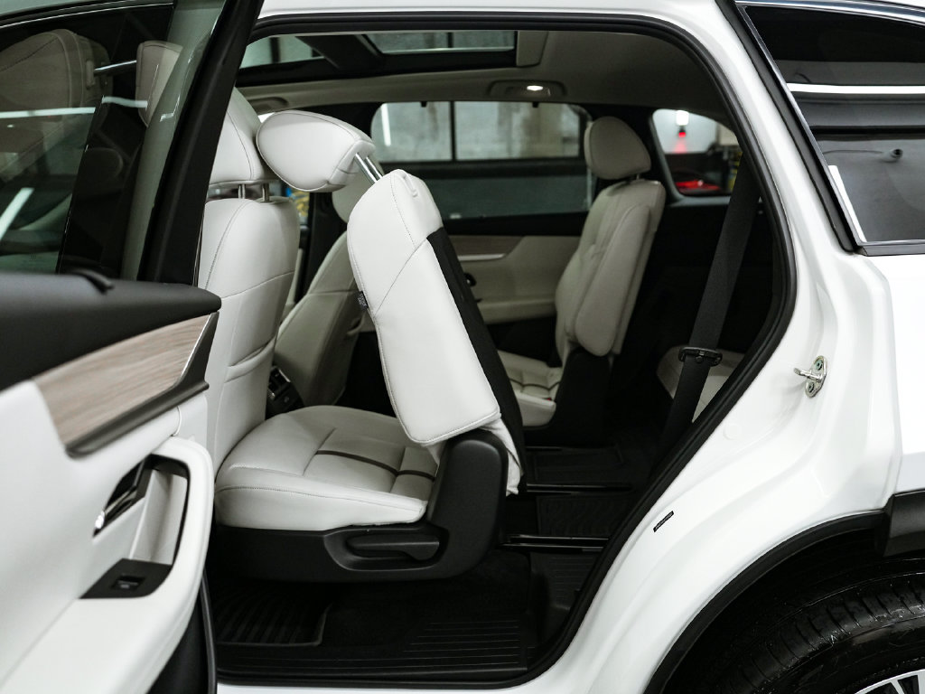 Used 2024 MAZDA CX-90 Plug-In Hybrid w/ Premium Plus AWD/4WD image 37