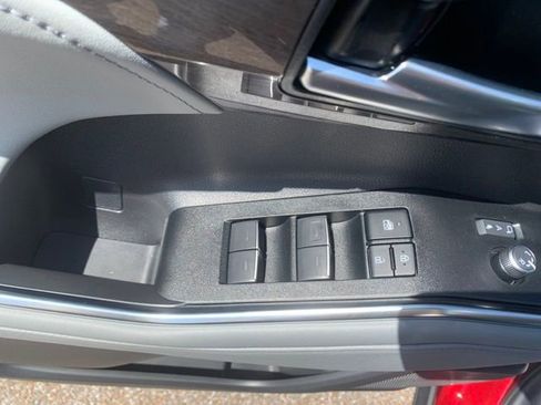 New 2026 Toyota Highlander Platinum AWD/4WD image 11