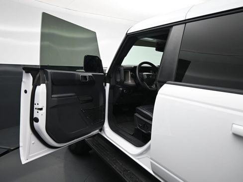 Used 2025 Ford Bronco Outer Banks w/ Sasquatch Package AWD/4WD image 9