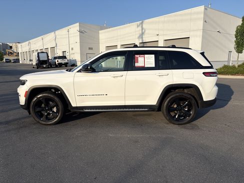 Used 2023 Jeep Grand Cherokee Limited w/ Luxury Tech Group II AWD/4WD image 6