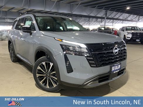 New 2026 Nissan Pathfinder Platinum image 2