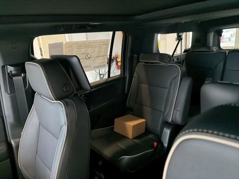 New 2026 Chevrolet Suburban Premier AWD/4WD image 23