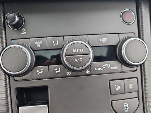 Used 2019 Land Rover Range Rover Evoque SE Premium image 22