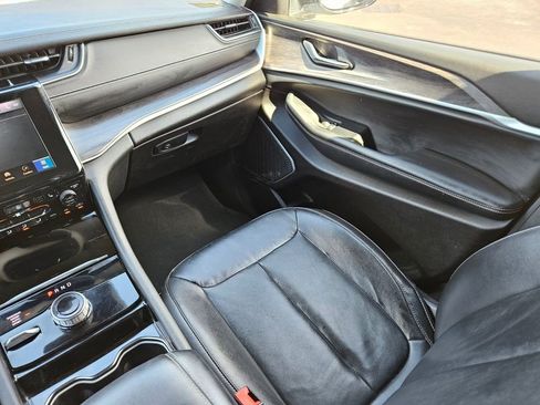 Used 2022 Jeep Grand Cherokee Limited image 12