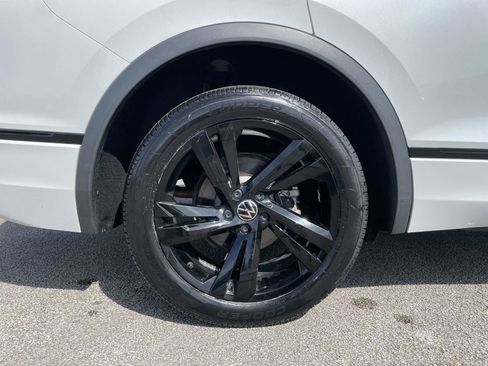 Used 2024 Volkswagen Tiguan SE R-Line image 49