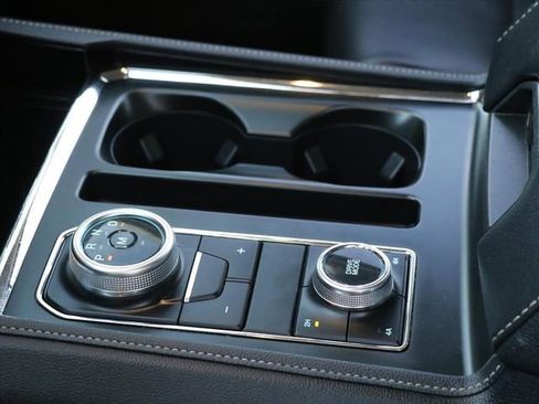 Used 2024 Ford Expedition XLT image 29