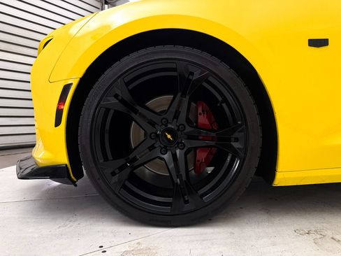 Used 2017 Chevrolet Camaro SS RWD image 16