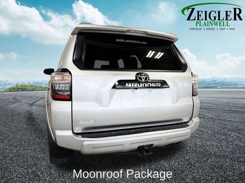Used 2020 Toyota 4Runner TRD Off-Road Premium w/ Moonroof Package AWD/4WD image 4