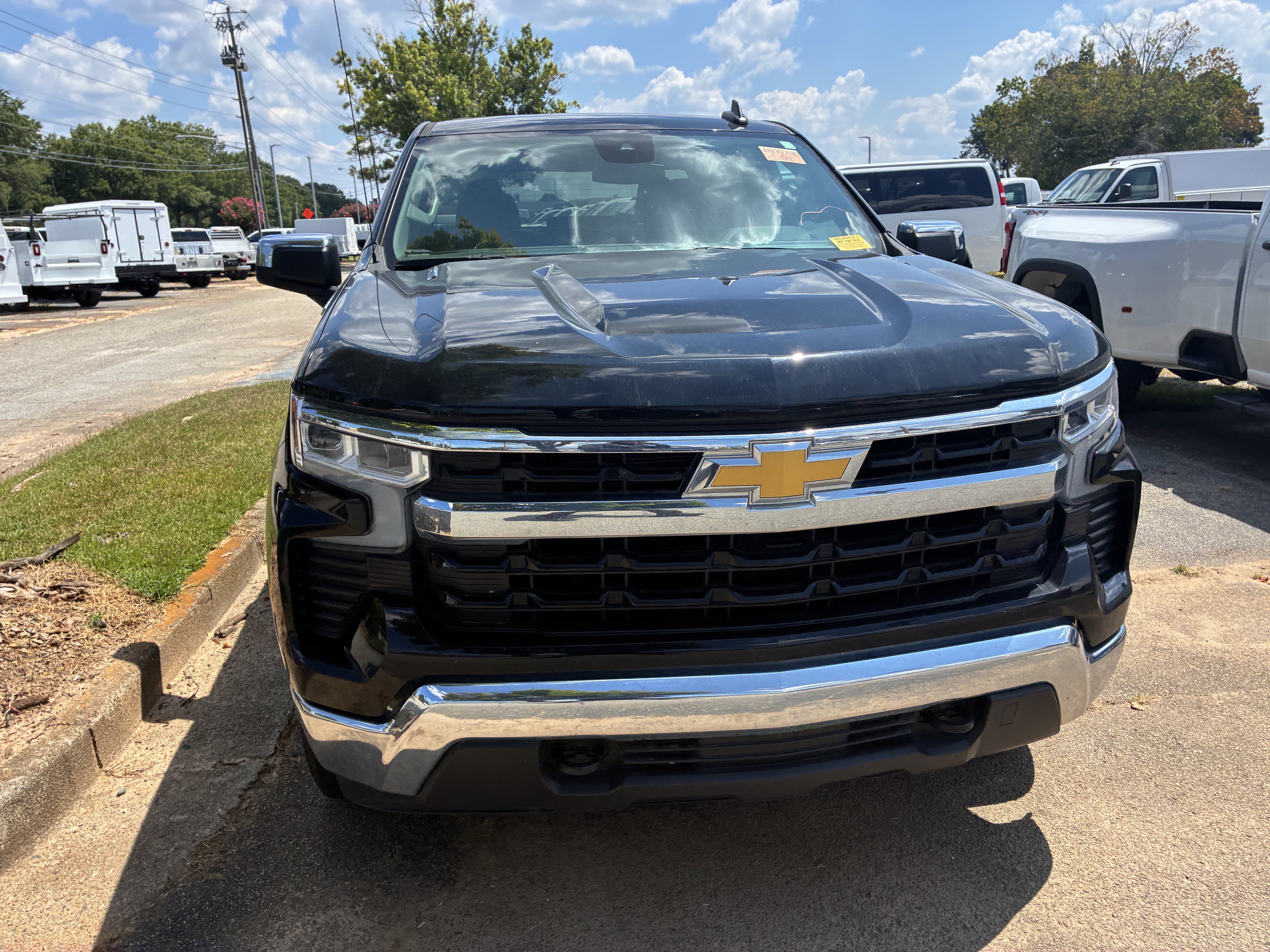 Used 2024 Chevrolet Silverado 1500 LT AWD/4WD image 2