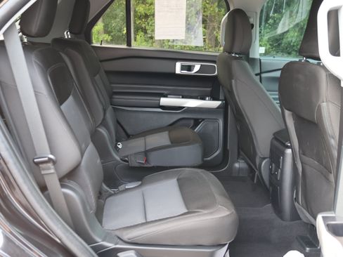 Used 2023 Ford Explorer XLT AWD/4WD image 23