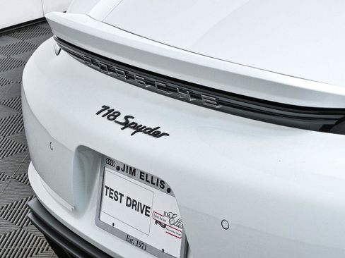Used 2021 Porsche 718 Boxster Spyder RWD image 10