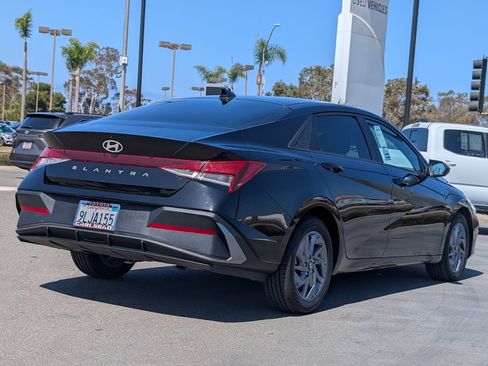 Used 2024 Hyundai Elantra SEL FWD image 13