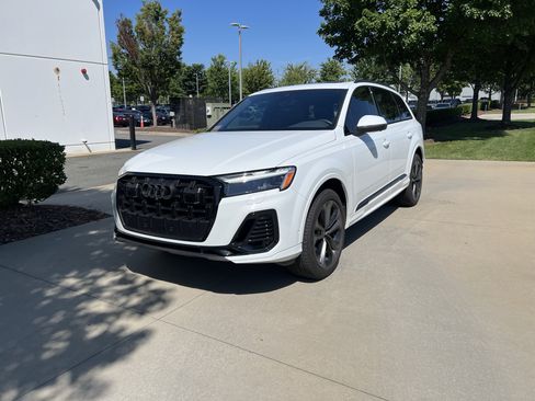 Used 2025 Audi Q7 3.0T Premium Plus AWD/4WD image 6