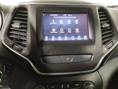 Used 2019 Jeep Cherokee Latitude w/ Popular Appearance Group FWD image 25