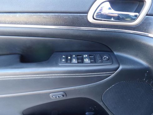 Used 2015 Jeep Grand Cherokee Limited image 18