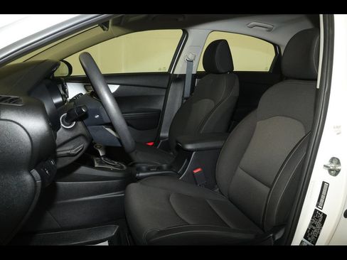 Used 2023 Kia Forte LXS FWD image 13
