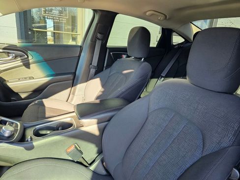 Used 2015 Chrysler 200 LX image 19