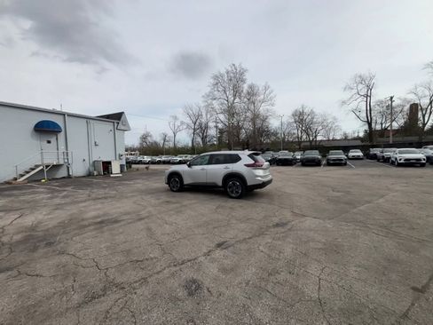 Used 2025 Nissan Rogue SV FWD image 14