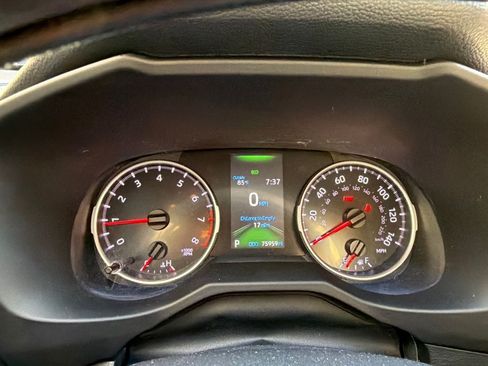 Used 2022 Toyota RAV4 LE FWD image 9