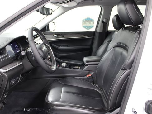 Used 2023 Jeep Grand Cherokee Limited image 18