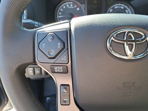 Used 2018 Toyota Tacoma TRD Sport image 18
