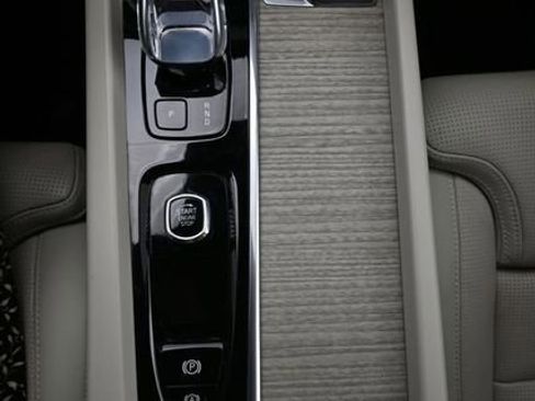 Used 2023 Volvo XC60 B5 Ultimate w/ Climate Package image 10