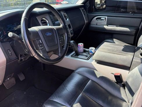 Used 2017 Ford Expedition XLT RWD image 3