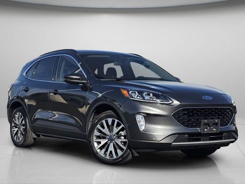 Used 2020 Ford Escape Titanium AWD/4WD image 2