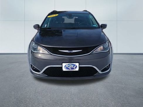 Used 2019 Chrysler Pacifica Touring-L Plus image 9