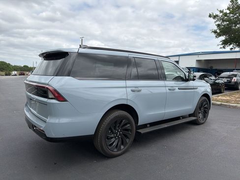 Used 2025 Lincoln Navigator Reserve w/ Jet Appearance Package image 5