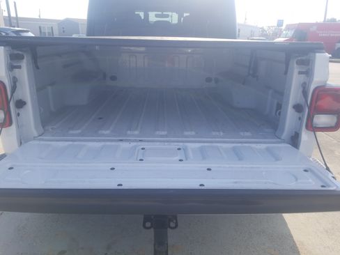 Used 2023 Jeep Gladiator Sport AWD/4WD image 13