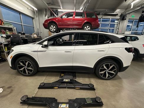 Used 2023 Volkswagen ID.4 Pro S image 4