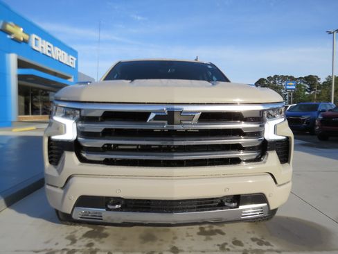 New 2026 Chevrolet Silverado 1500 High Country w/ Technology Package AWD/4WD image 7