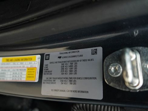 Used 2021 Chevrolet Suburban LT RWD image 38